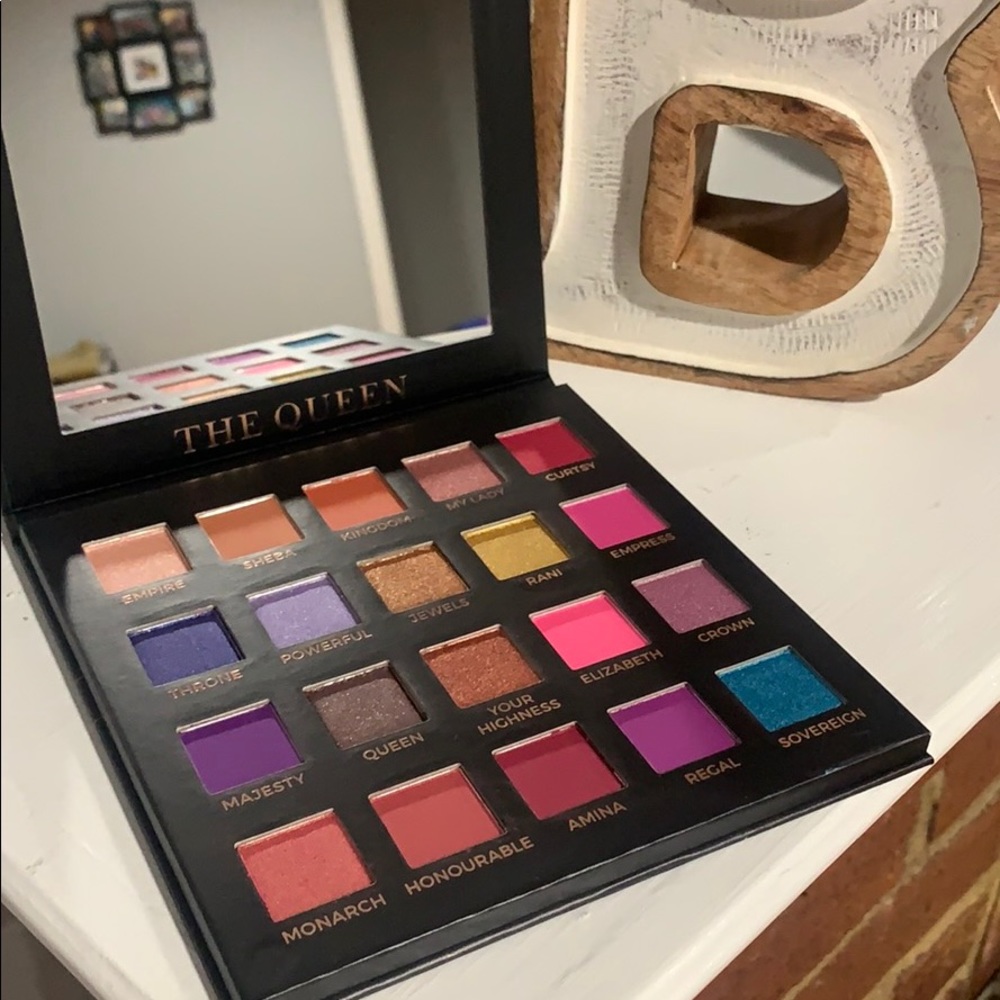 ELOISE The Queen Eyeshadow Palette